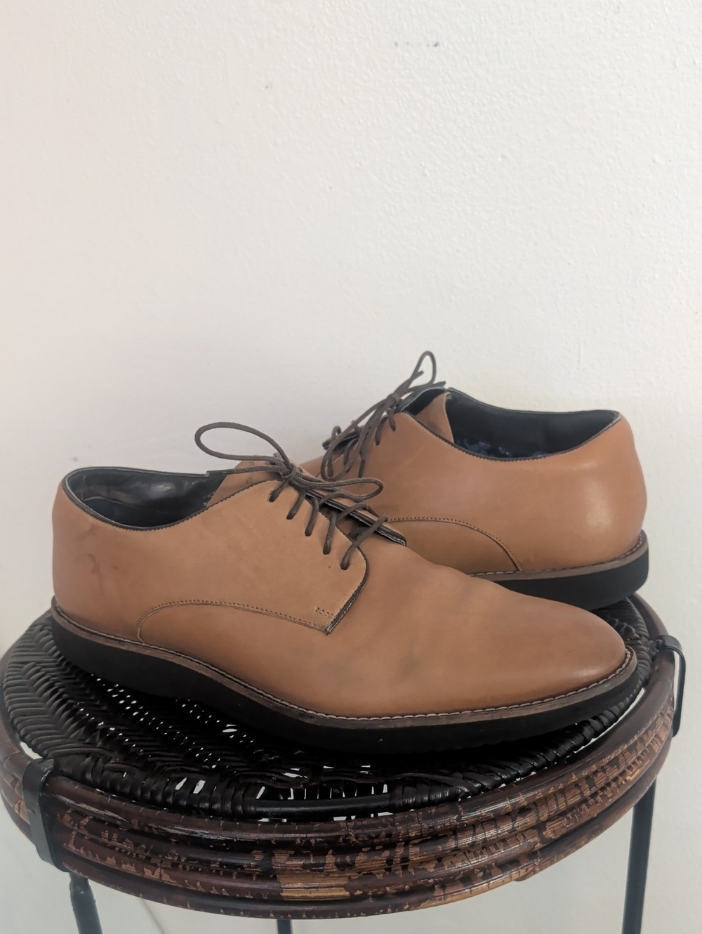 Thomas And Vine Men Size 10.5 Oxfords